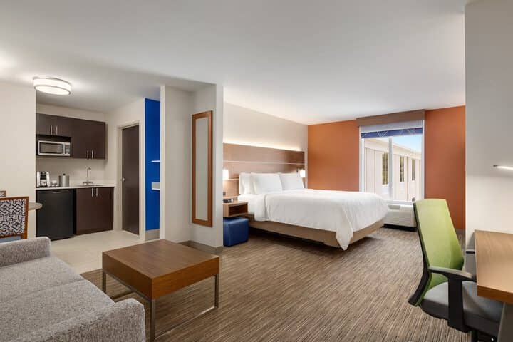 Room 51 of 243