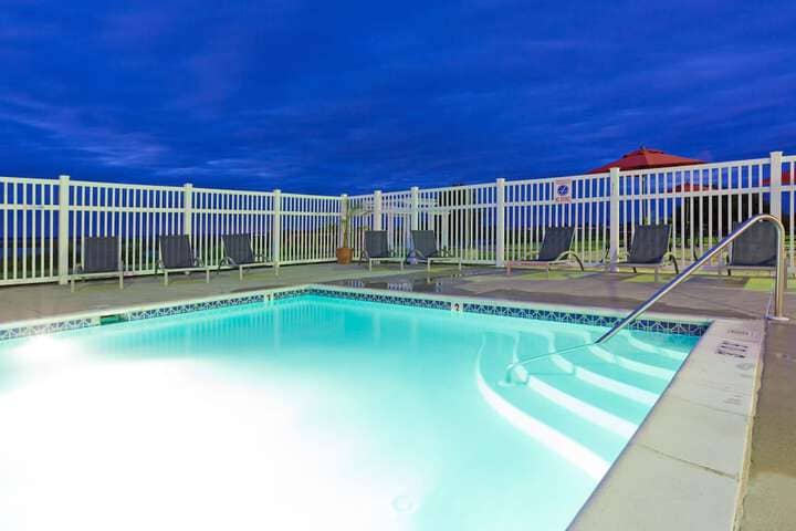 Pool 33 of 75