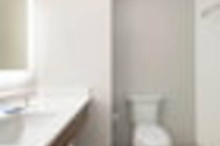 Room 170 of 243