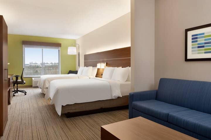 Room 102 of 243