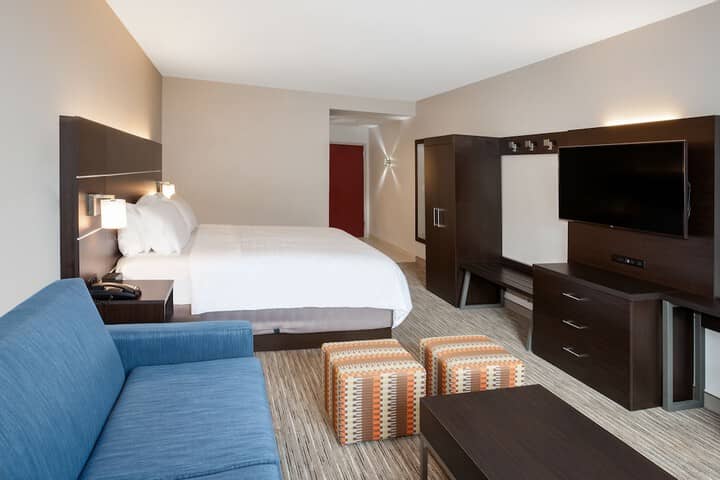 Room 6 of 44