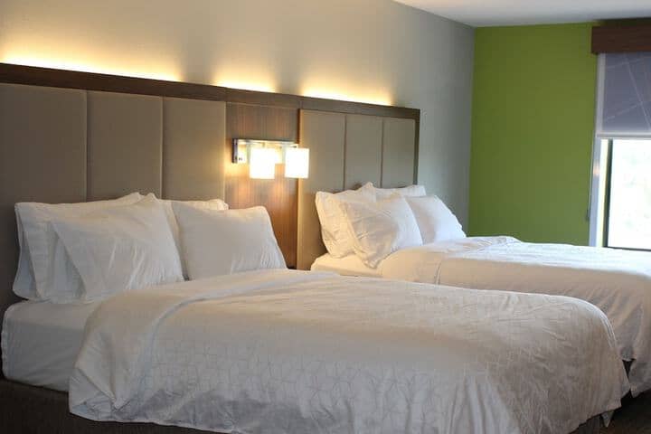 Room 8 of 35