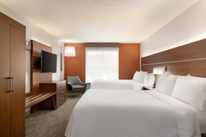 Room 76 of 243