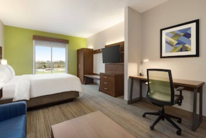 Room 118 of 243