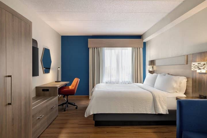 Room 10 of 46