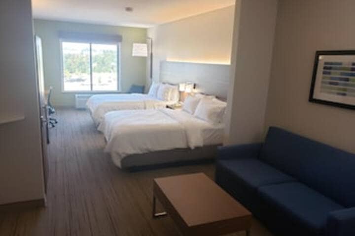 Room 25 of 243
