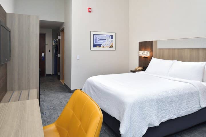 Room 4 of 63