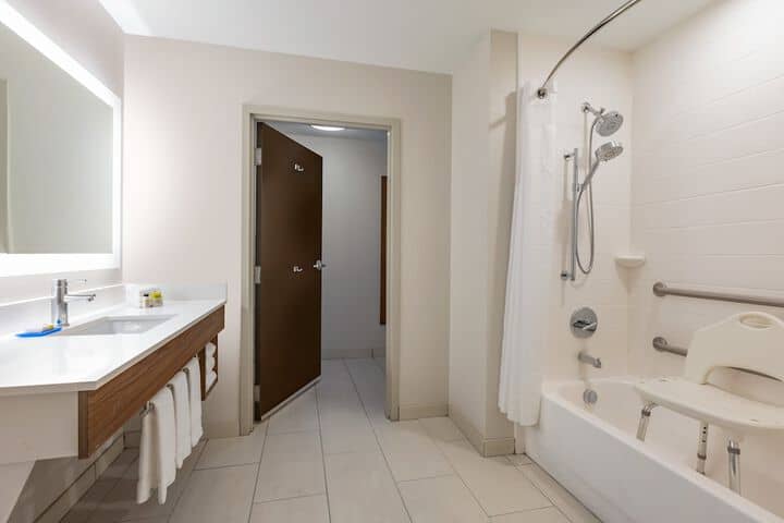 Room 168 of 243