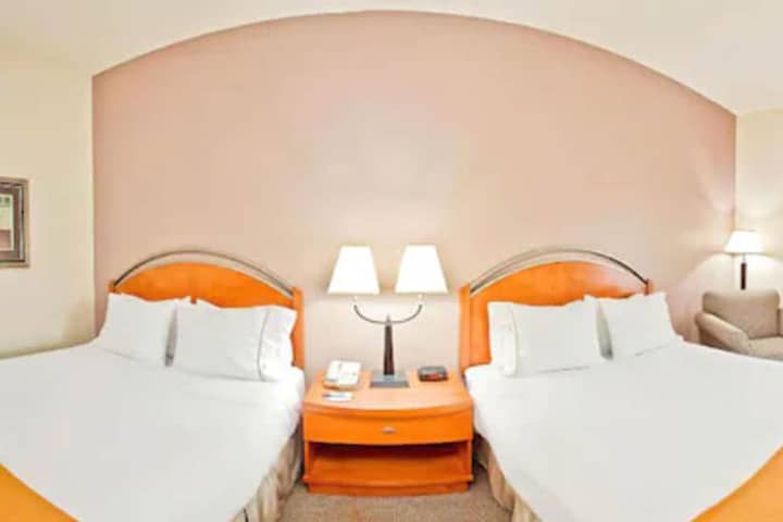 Room 9 of 35