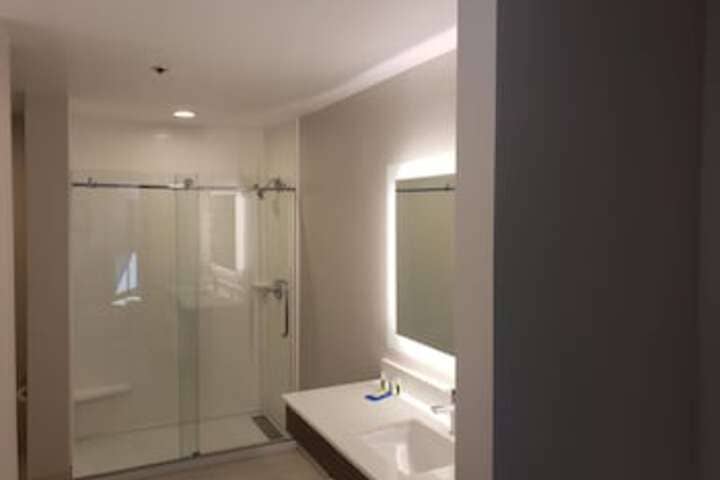 Room 154 of 243