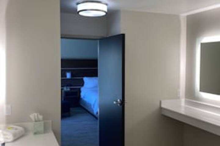 Room 148 of 243
