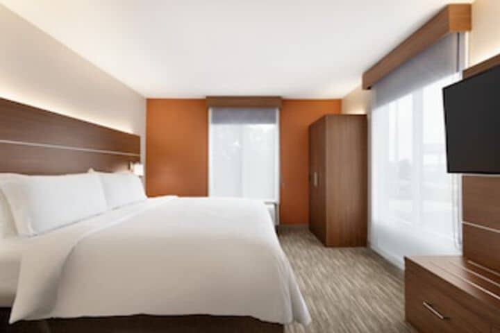 Room 61 of 243