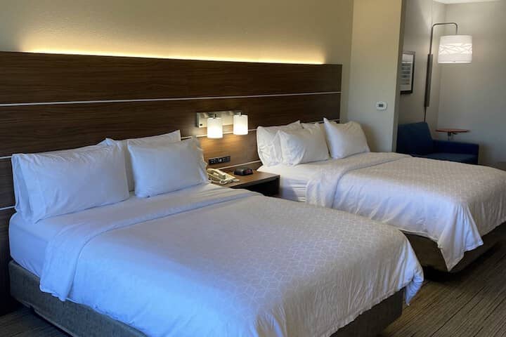 Room 6 of 243