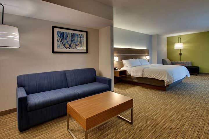 Room 33 of 61