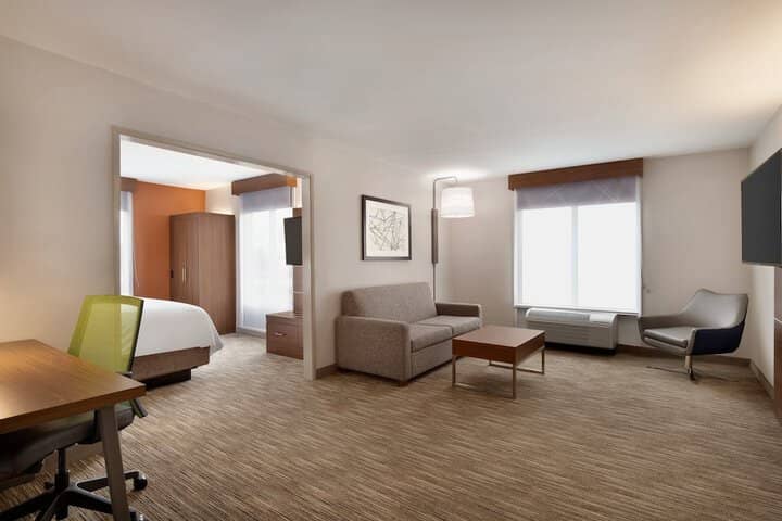 Room 66 of 243