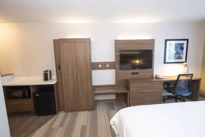Room 10 of 30