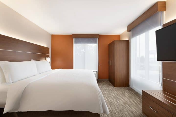Room 63 of 243