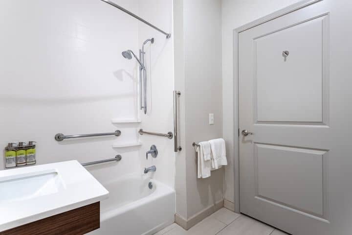 Room 32 of 75