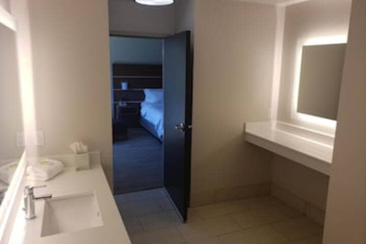 Room 175 of 243