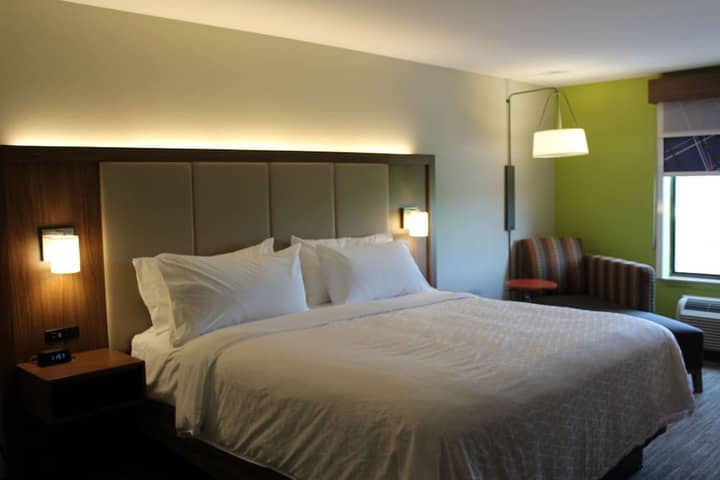 Room 4 of 35