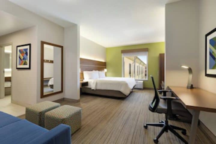 Room 103 of 243