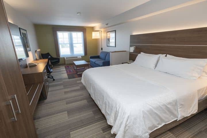 Room 4 of 30