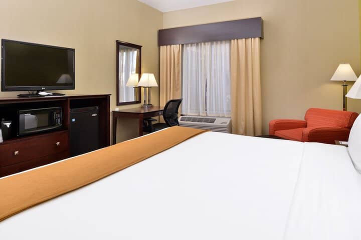 Room 3 of 46