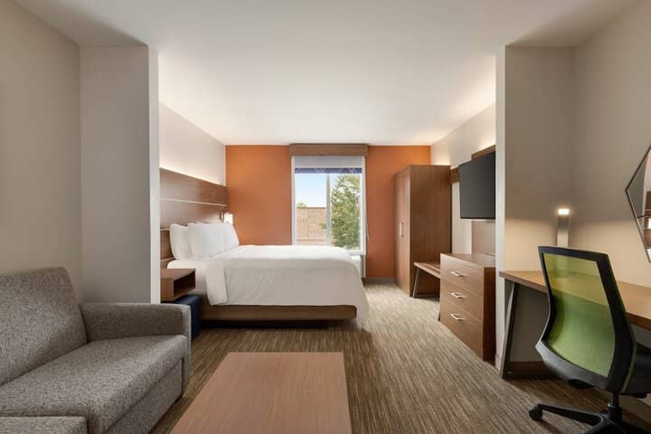 Room 48 of 243