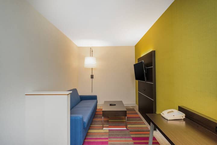 Room 27 of 54