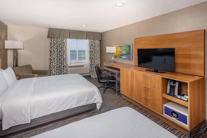 Room 4 of 75