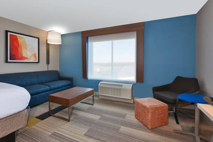 Room 8 of 36