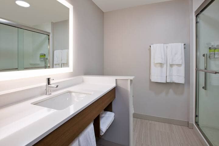 Room 15 of 36