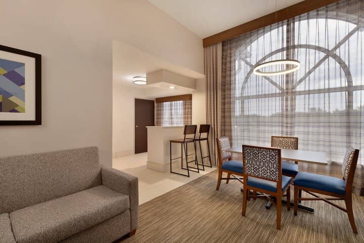 Room 72 of 243