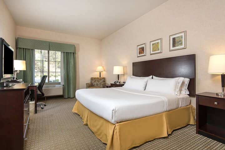 Room 3 of 44
