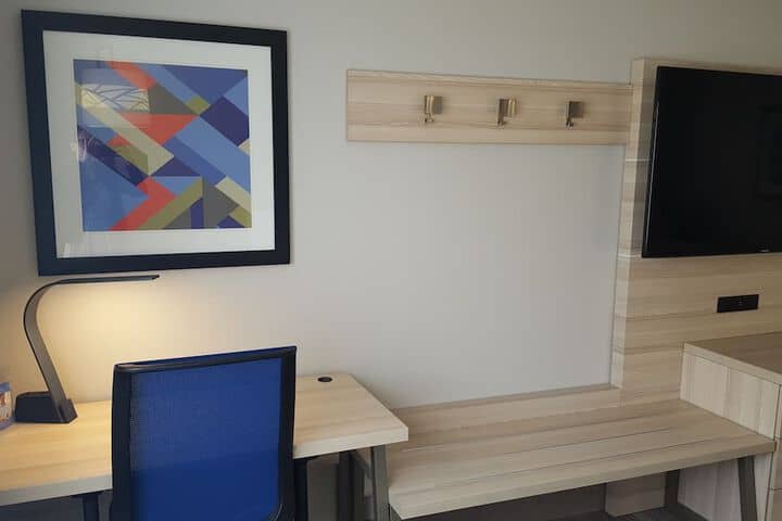 Room 4 of 55