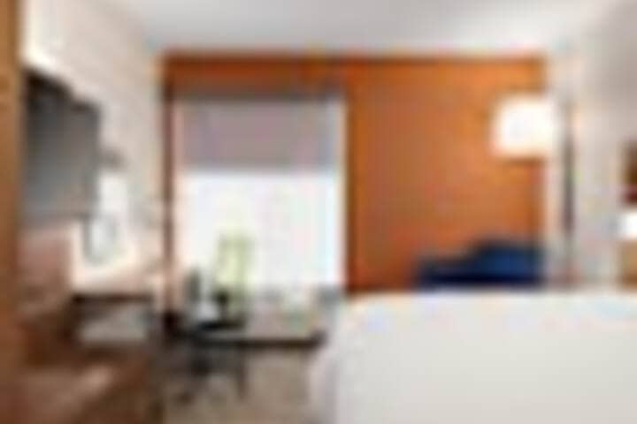 Room 35 of 243