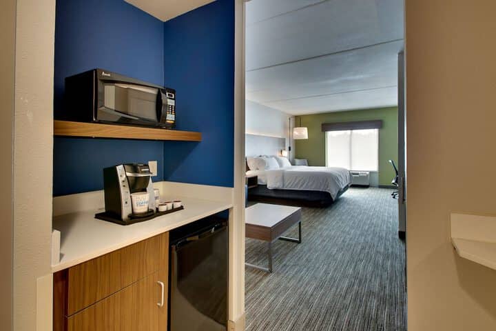 Room 28 of 61
