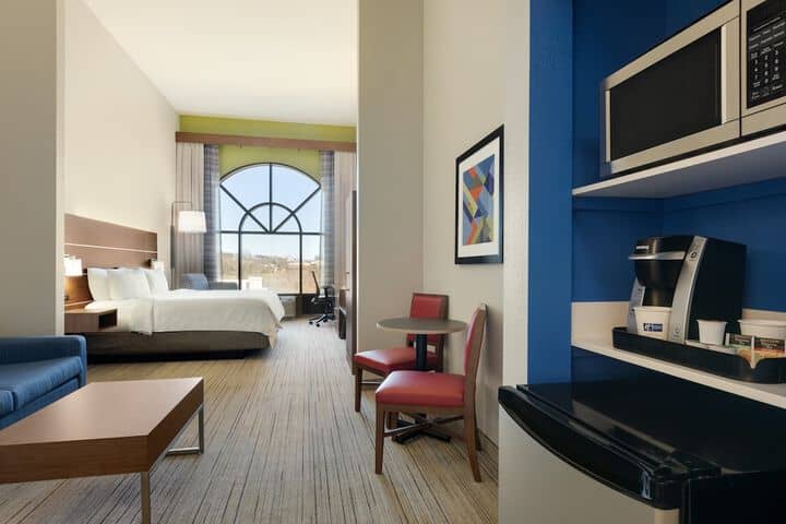 Room 96 of 243