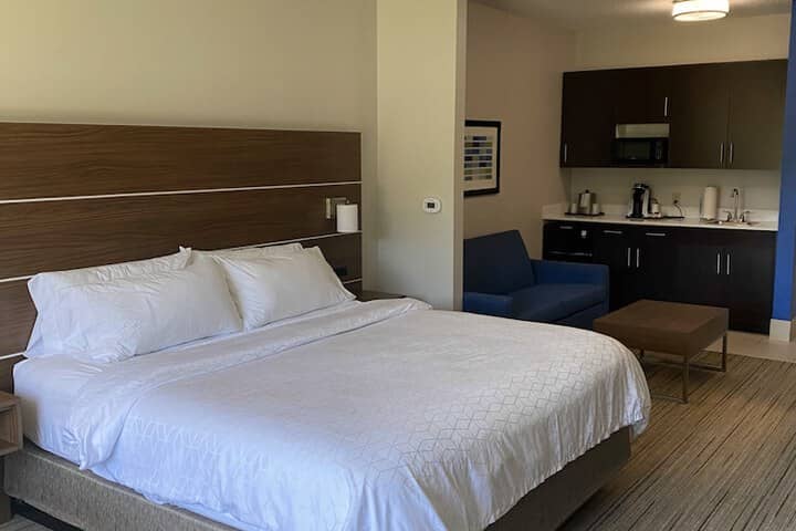 Room 21 of 243
