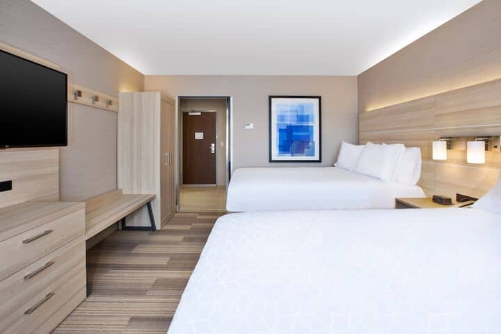Room 4 of 36