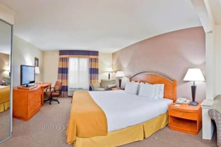 Room 10 of 35