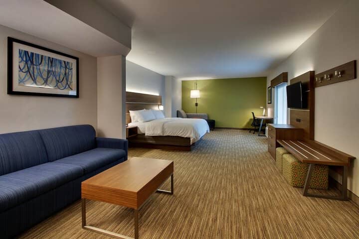 Room 34 of 61