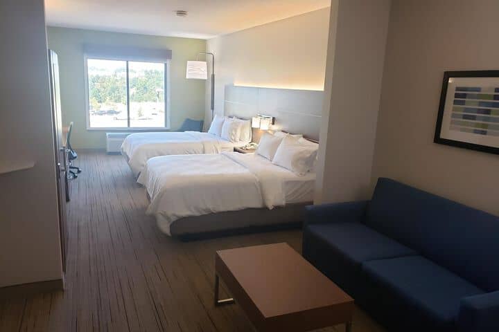 Room 27 of 243