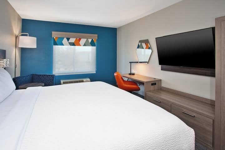 Room 27 of 61