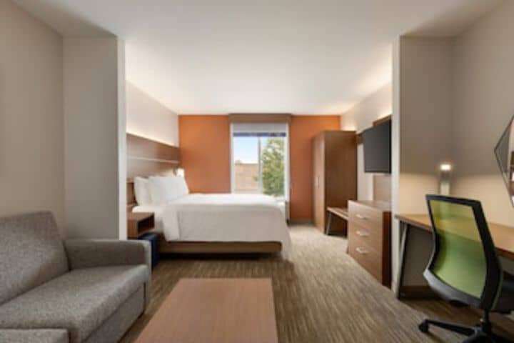 Room 46 of 243