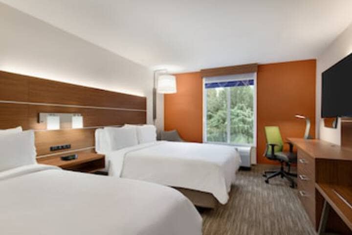 Room 40 of 243