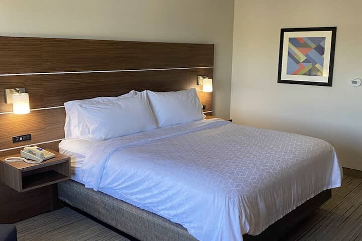 Room 15 of 243