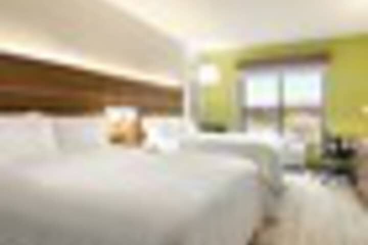 Room 80 of 243