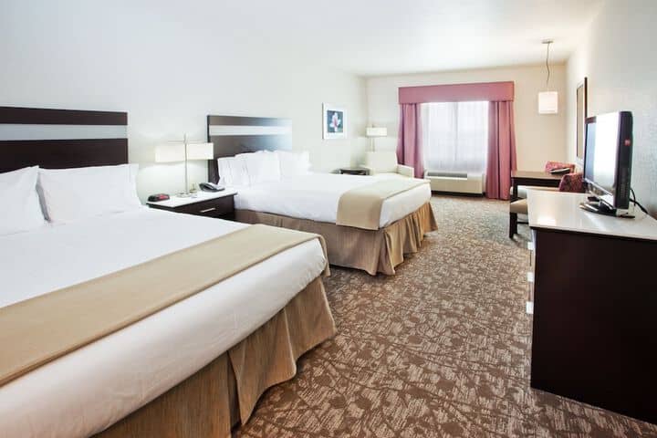 Room 4 of 61